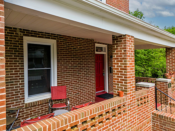 211 Holbrook WEB-114