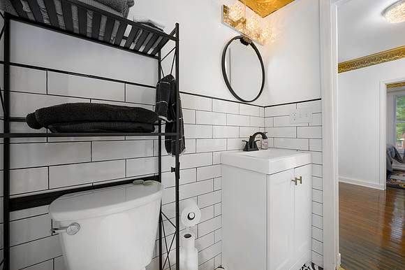 211 Holbrook WEB-149