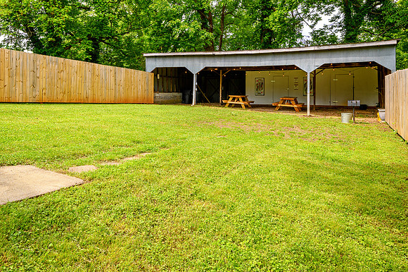 211 Holbrook WEB-125
