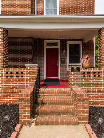 211 Holbrook WEB-115