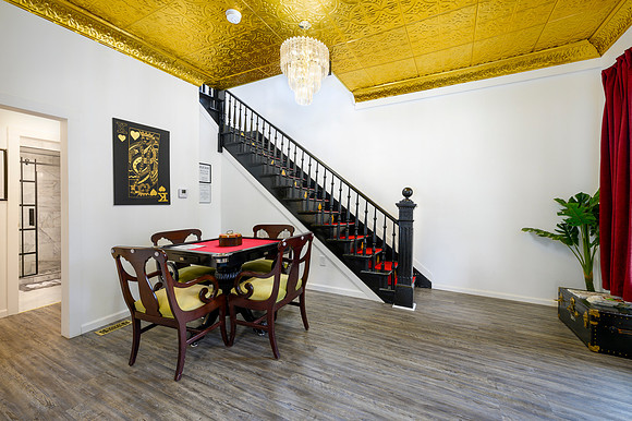 211 Holbrook WEB-131