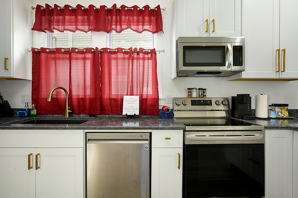 211 Holbrook WEB-143