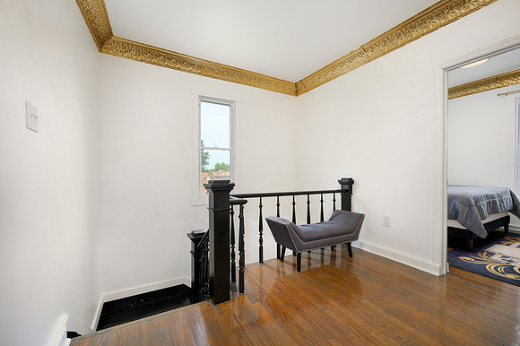 211 Holbrook WEB-150