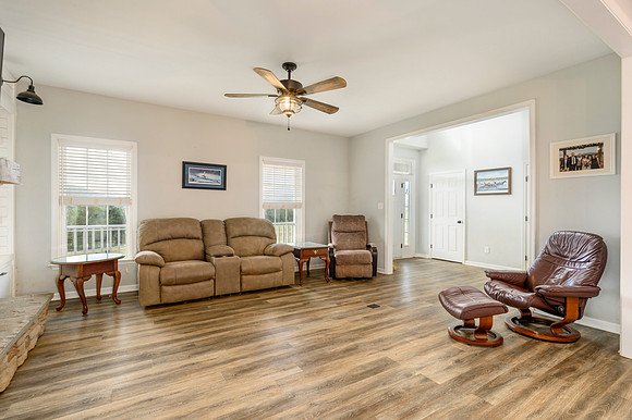 1169 Mountain Creek Ln WEB-128