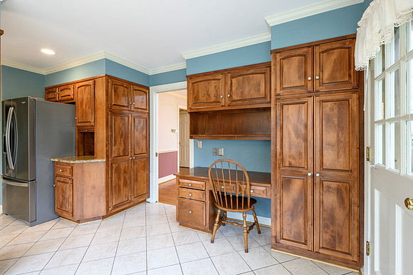 2232 Surrey Pl WEB-147