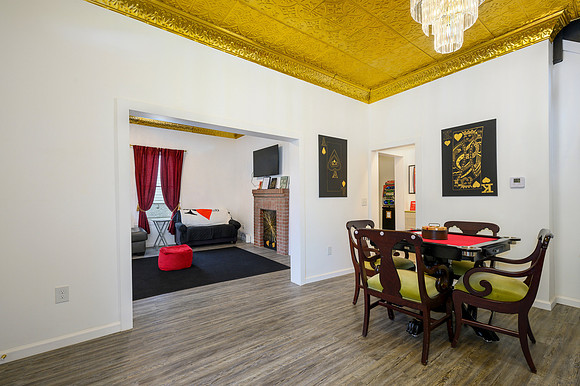 211 Holbrook WEB-132
