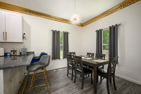 211 Holbrook WEB-144