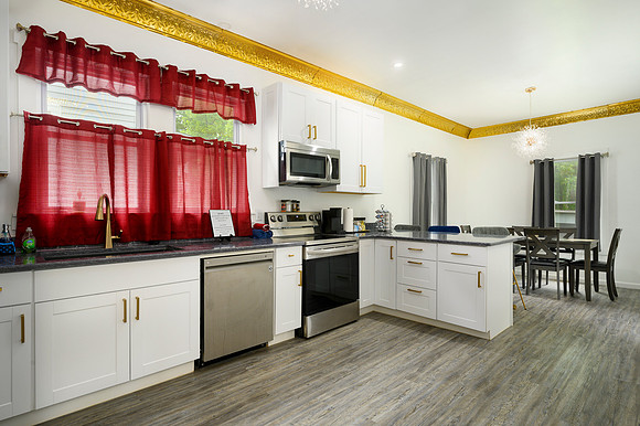 211 Holbrook WEB-141